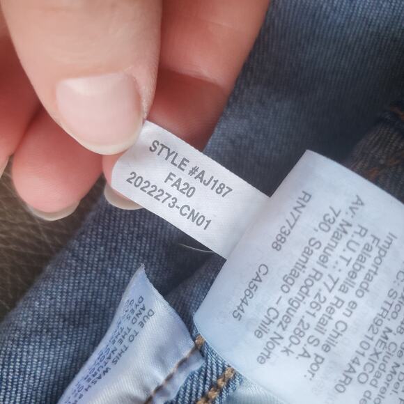 Madewell 10" High-Rise Roadtripper Jeans in Ridgefield Wash: Zip-Front Edition - Picture 8 of 16